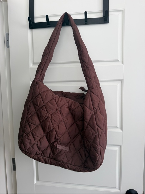 Poppy & Peonies Handbags - Poppy & Peonies Haul it All Quilted Shoulder Bag in Dark Brown